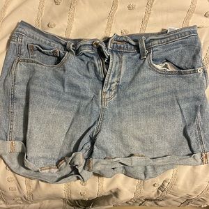 Old Navy Boyfriend Mid-rise jean shorts Size: 12